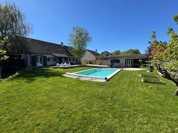 Très belle maison familiale années 70 avec piscine MONTFORT L 'AMAURY / MÉRÉ 7 pièces 216 m2