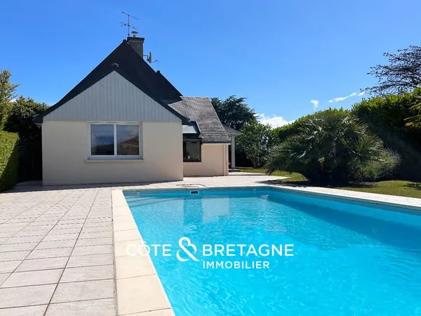 ACHETER A BINIC, MAISON AVEC PISCINE, JARDIN ARBORE ET DEPEN