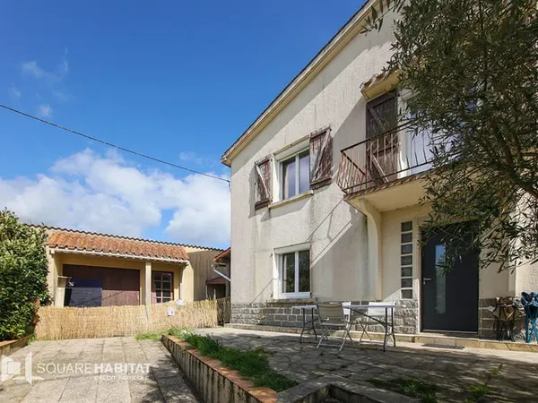 Maison Saint Etienne Du Bois 7 pièce(s) 135 m2