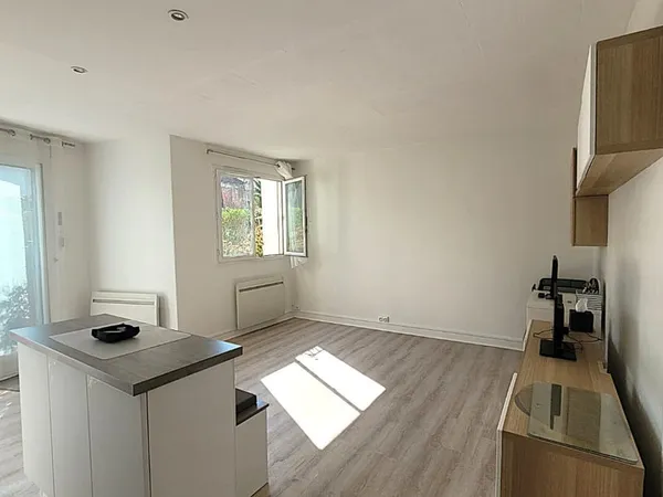 À vendre. Superbe 2 pièces en plein coeur d'Orsay
