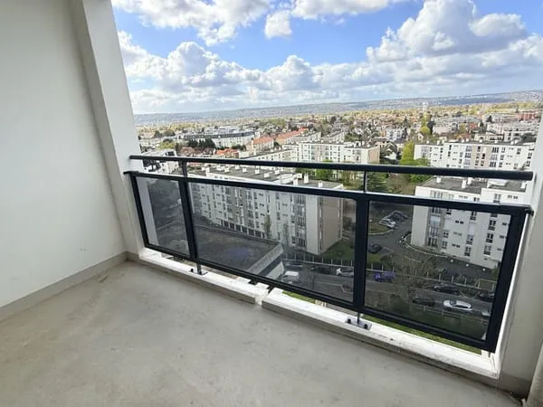 2 pièces avec balcon plein ouest.