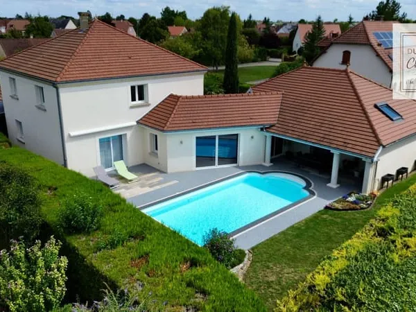 MAISON SPACIEUSE ET FAMILIALE AVEC PISCINE À LA RIVIÈRE-DE-C