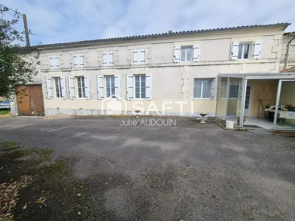 Maison ancienne avec dépendances - 131 m² habitables LE SEURE