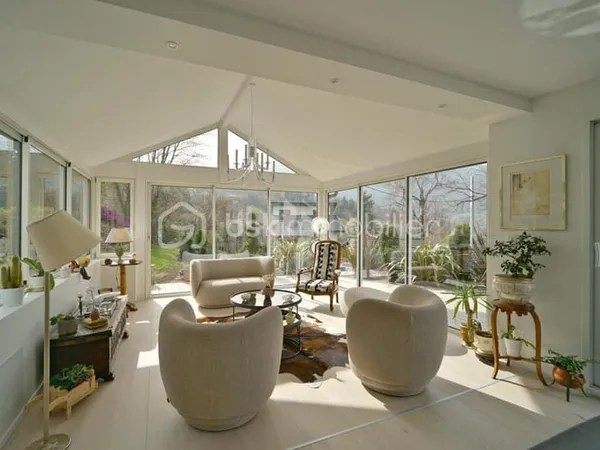 EXCLUSIVITE : Villa contemporaine avec vue panoramique sur le lac d'Annecy