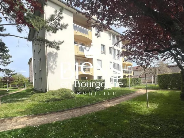 BEAUNE T1 BIS DERNIER ETAGE. VUE DEGAGEE. LOCATAIRE EN PLACE DEP