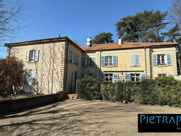 T5 de standing 151 m² avec grande terrasse extérieure