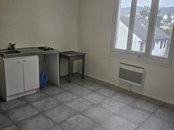 Studio / 15m² / Chanteloup-les-Vignes (Ligne J)