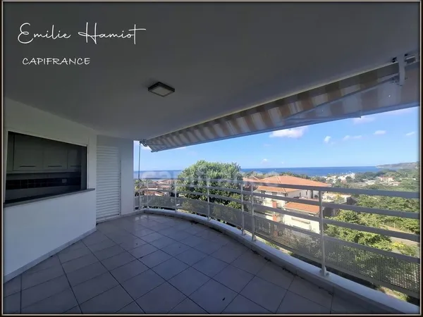 A Louer - Appartement de type 4 - Terrasse - Box - Parking - Vue mer - SCHOELCHER - Plateau Fofo