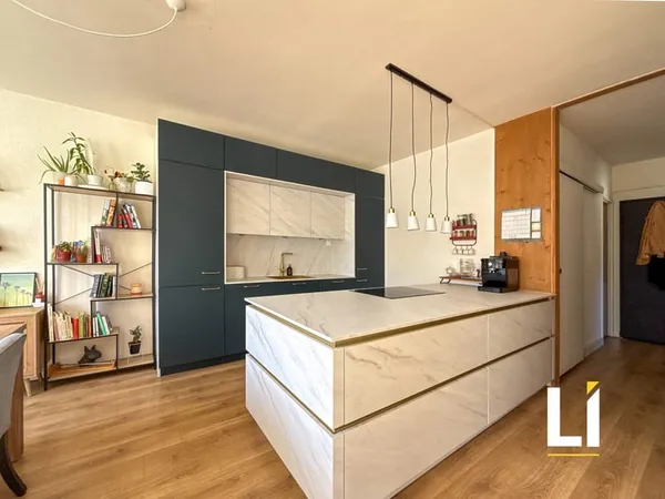 APPARTEMENT MODERNE AU CENTRE