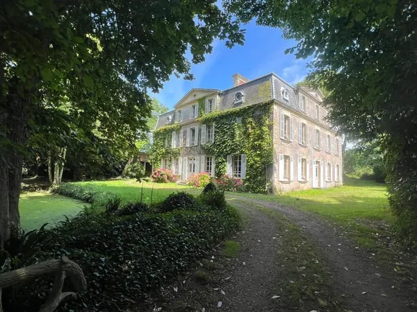 Un manoir Napoléon III, son parc, sa ferme et ses terres