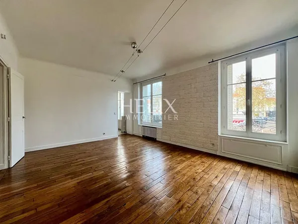 A louer appartement soigné avec deux chambres coté cour intérieure calme avec cave et local à vélo R