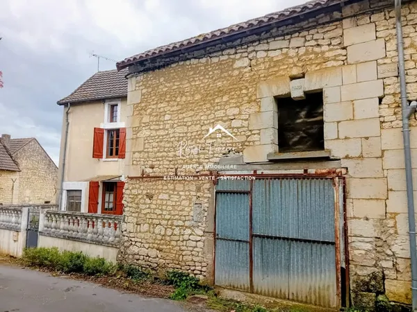 Grange à réhabilité de 50 m2 au sol, avec terrain clos d'env