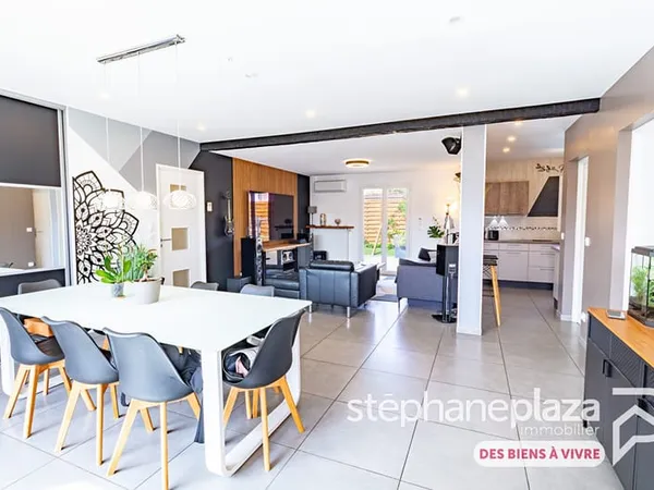 Maison PLAIN-PIED 118.7m² au centre de VILLARS-LES-DOMBES - 3 chambres + salle de jeux sur 504m² de 