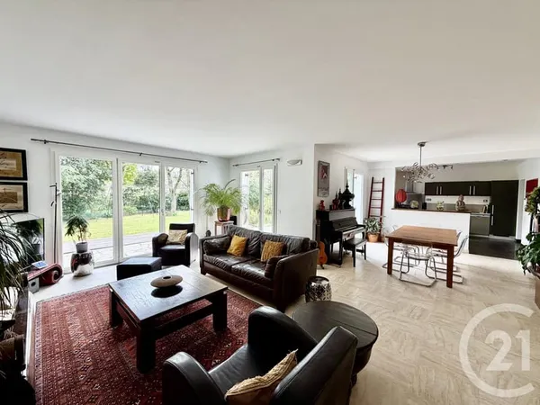 Maison 7 pièces 238 m²