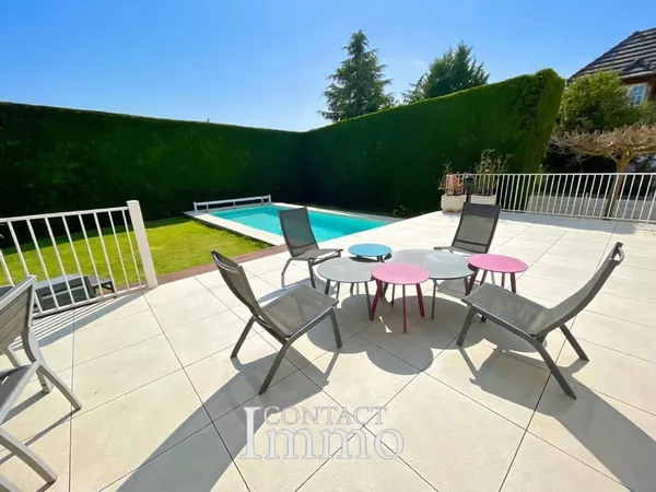 FORTSCHWIHR , Incroyable maison T6 sur 11 ares , piscine, au