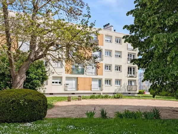 LONGVIC - APPARTEMENT DE TYPE 2 LUMINEUX REFAIT A NEUF