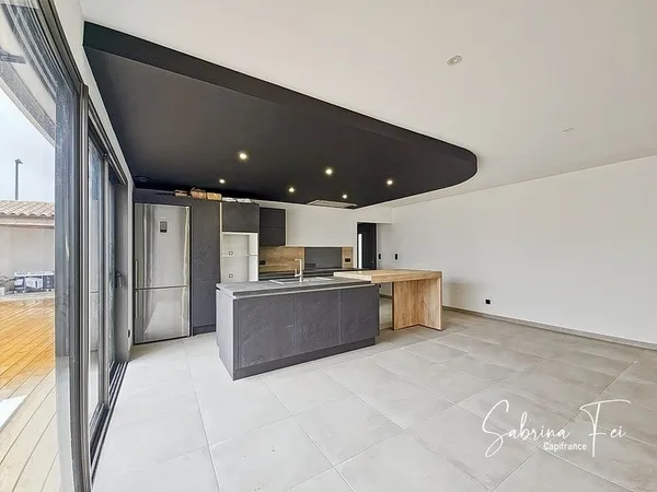 Maison contemporaine de standing - 145 m² environ - Piscine chauffée - Andilly