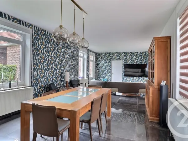 Maison 9 pièces 260 m²