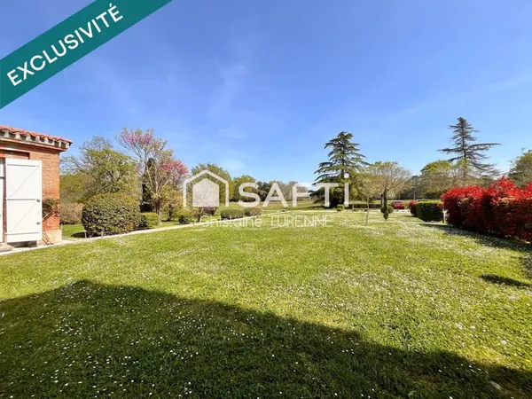 Maison de 186m2 du XVIIIème au coeur d'un parc privé avec piscine et tennis