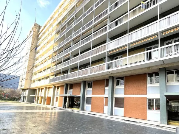 GRENOBLE AMPERE T5 105.72 m2