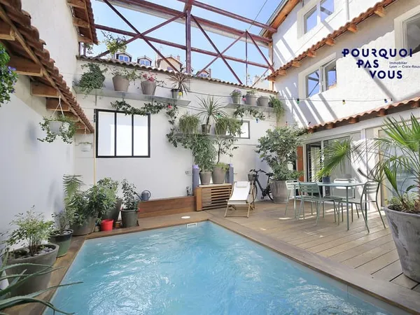 Maison de ville avec piscine