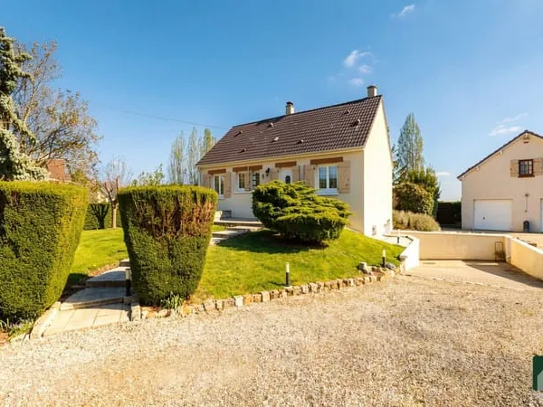 Maison 4 pièces avec dépendance - Marville-Moutiers-Brûlé !