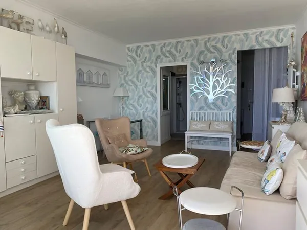Face mer Appartement 1 pièce(s) 32 m2 entierment rénové