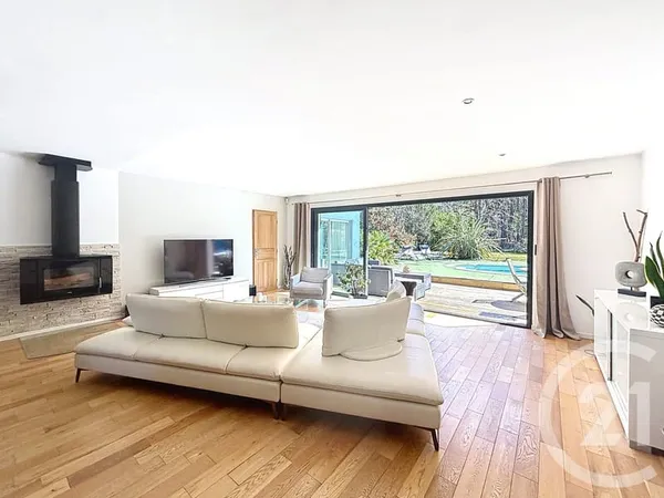 Maison 10 pièces 245 m²