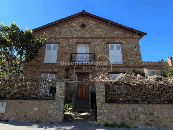 Maison 5 pièces 110 m2 habitables sur parcelle de 279 m2