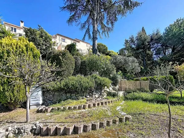 VENCE - MAISON MITOYENNE AVEC JARDIN, VUE DÉGAGÉE ET CALME ABSOLU