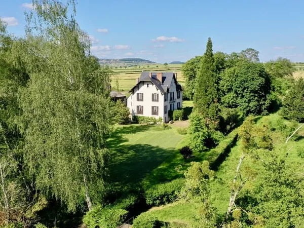 Propriété au coeur de son parc arboré entre Avallon et Vézela