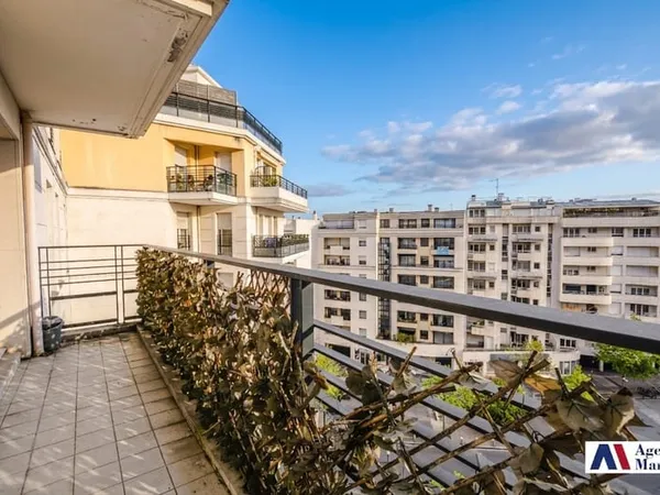 F3 avec balcon + cave et parking
