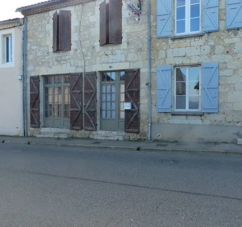 MAISON DE VILLE AVEC JARDIN