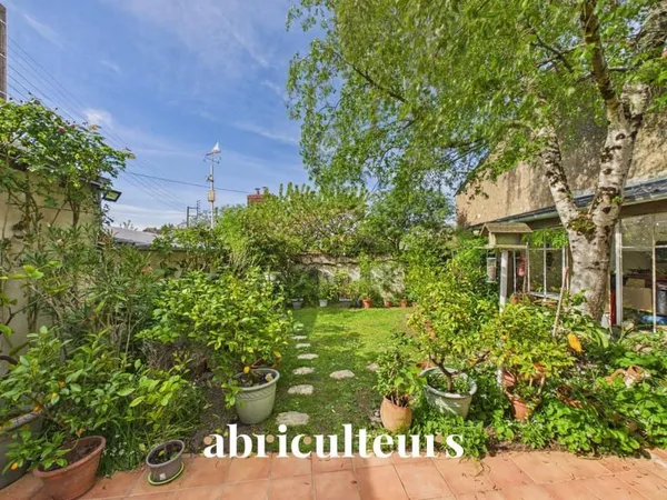 Spacieuse maison familiale - 177m2 - 6 chambres - 50m2 de séjour - Jardin et terrasse - Garage - Au 