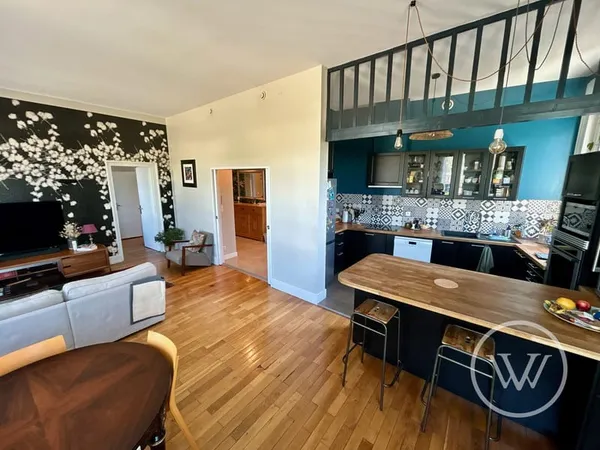 Appartement T5 avec studio et vue sur le Rhône à Lyon 7