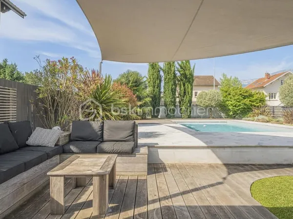 Villa 6 pièces - T2 indépendant - Espace piscine - Garage & cave