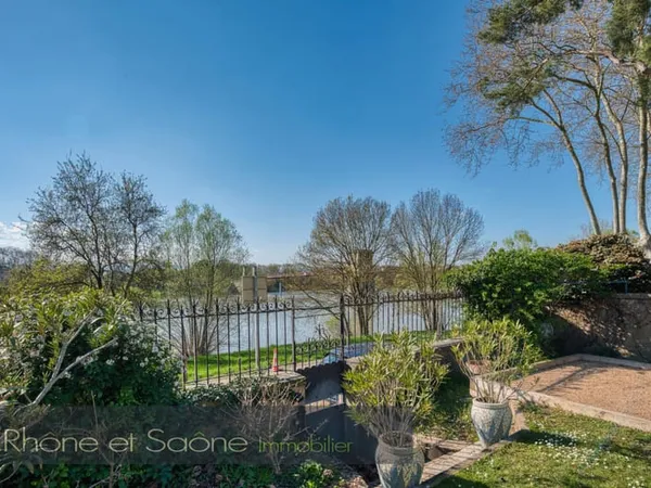 Maison 7 pièces 239 m²