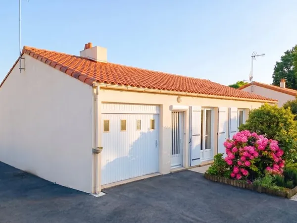 Maison de plain-pied, trois chambre.