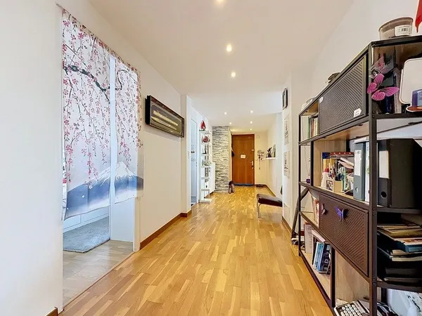 ANNEMASSE - 6e et dernier étage, T4 traversant de 96 m², vue dégagée à 180°