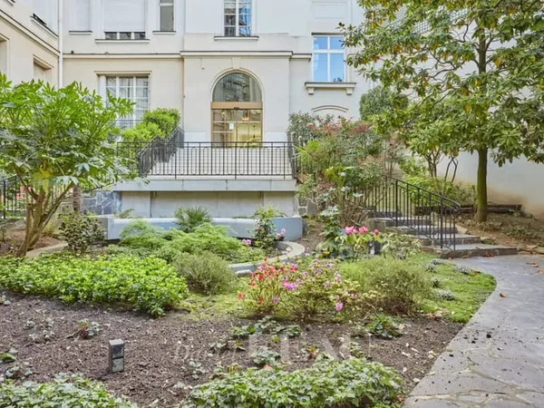 XVIème - Avenue Foch - Hôtel Particulier 170m²