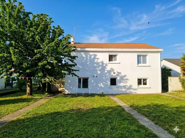 Maison Montaigu Vendee 5 pièce(s) 142 m2