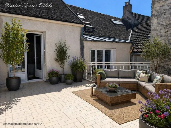 Maison de caractère avec terrasse, garage et fort potentiel. Centre-ville Chaumes-en-Brie