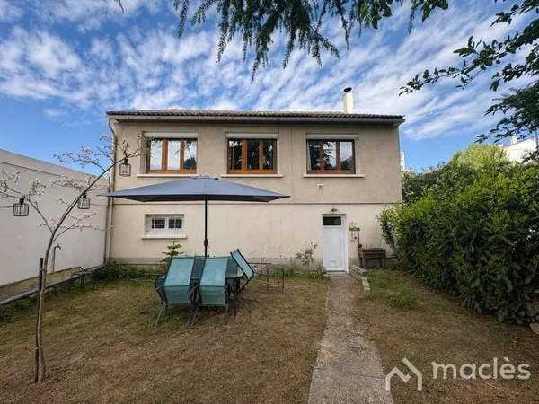 Maison 4 pièces avec jardin arboré