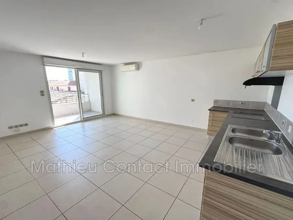 NIMES JEAN JAURES Dans résidence récente, appartement de type