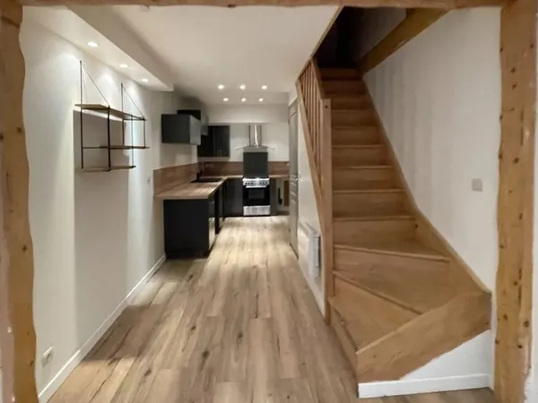 Réalmont centre, charmante maison de village louée de type T3.