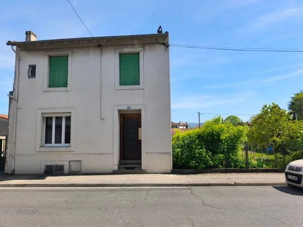 MAISON AVEC 2 APPARTEMENTS - 2 GARAGES - JARDIN -MAZAMET
