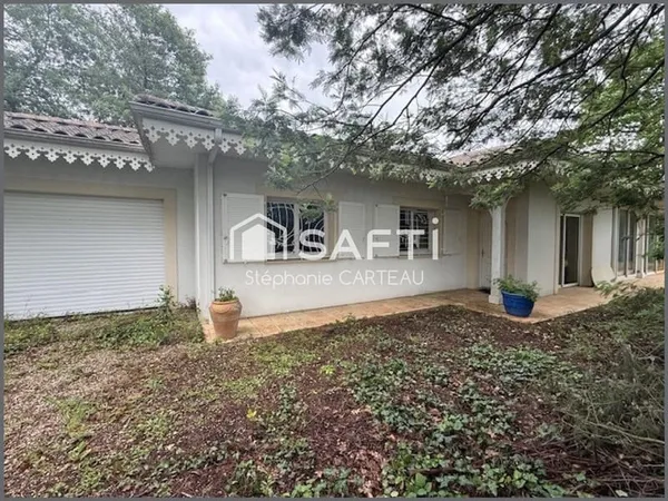 Secteur agréable et recherché, maison de 120 m2 + 25 m2 de véranda et 20 m2 de garage attenant sur u