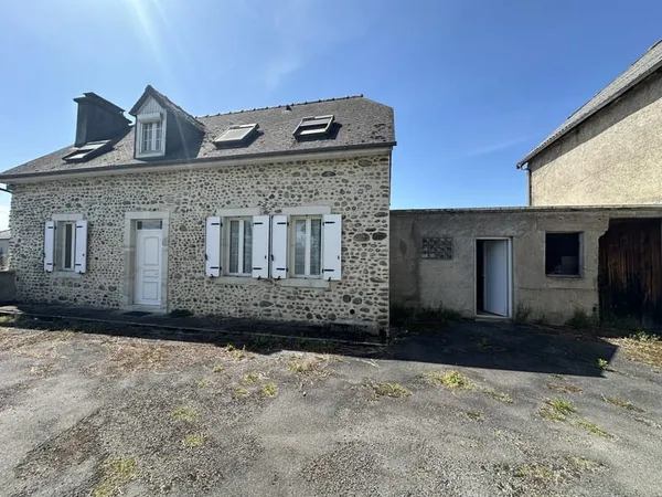 Maison en galets avec grange