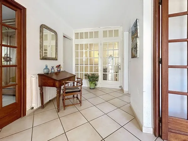 Belle villa cossue avec jardin de 764 m2 au centre de Pignan