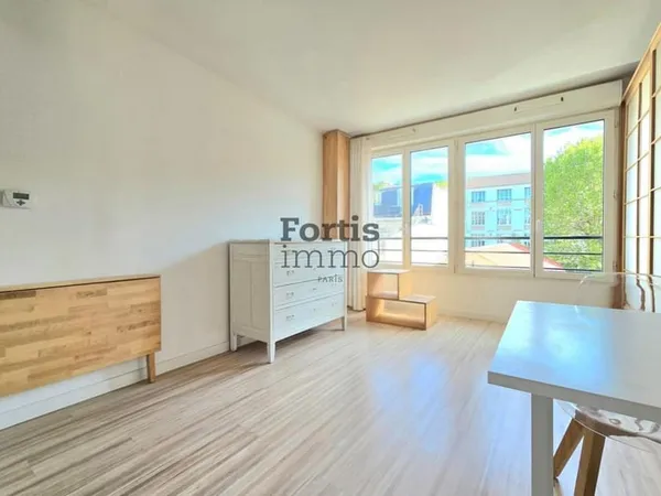 PARIS 18 - APPARTEMENT STUDIO - 21,61 M² - LUMINEUX
